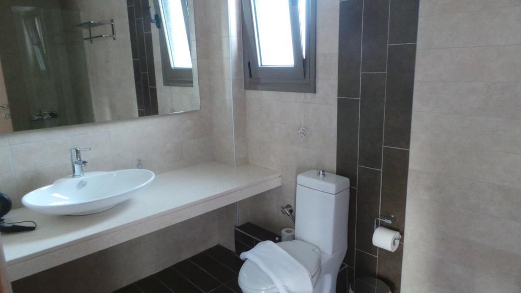 Niovi Boutique Apartments Áfitos Quarto foto
